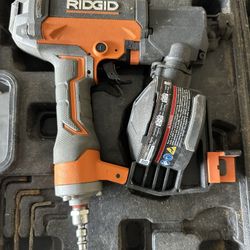 RIDGID Pneumatic Roofing Nailer – Model RF – Magnesium Body – With Case