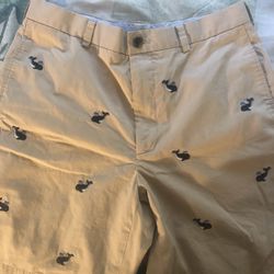 (34) Brooks Brothers whale pattern shorts