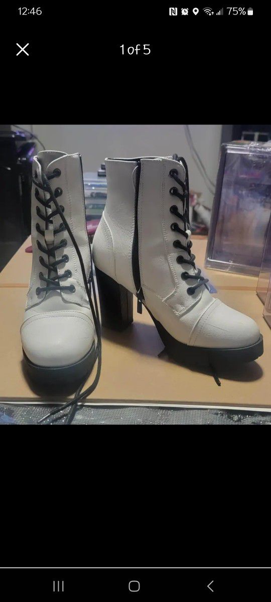 Women's White BOOTS size 8 NEW