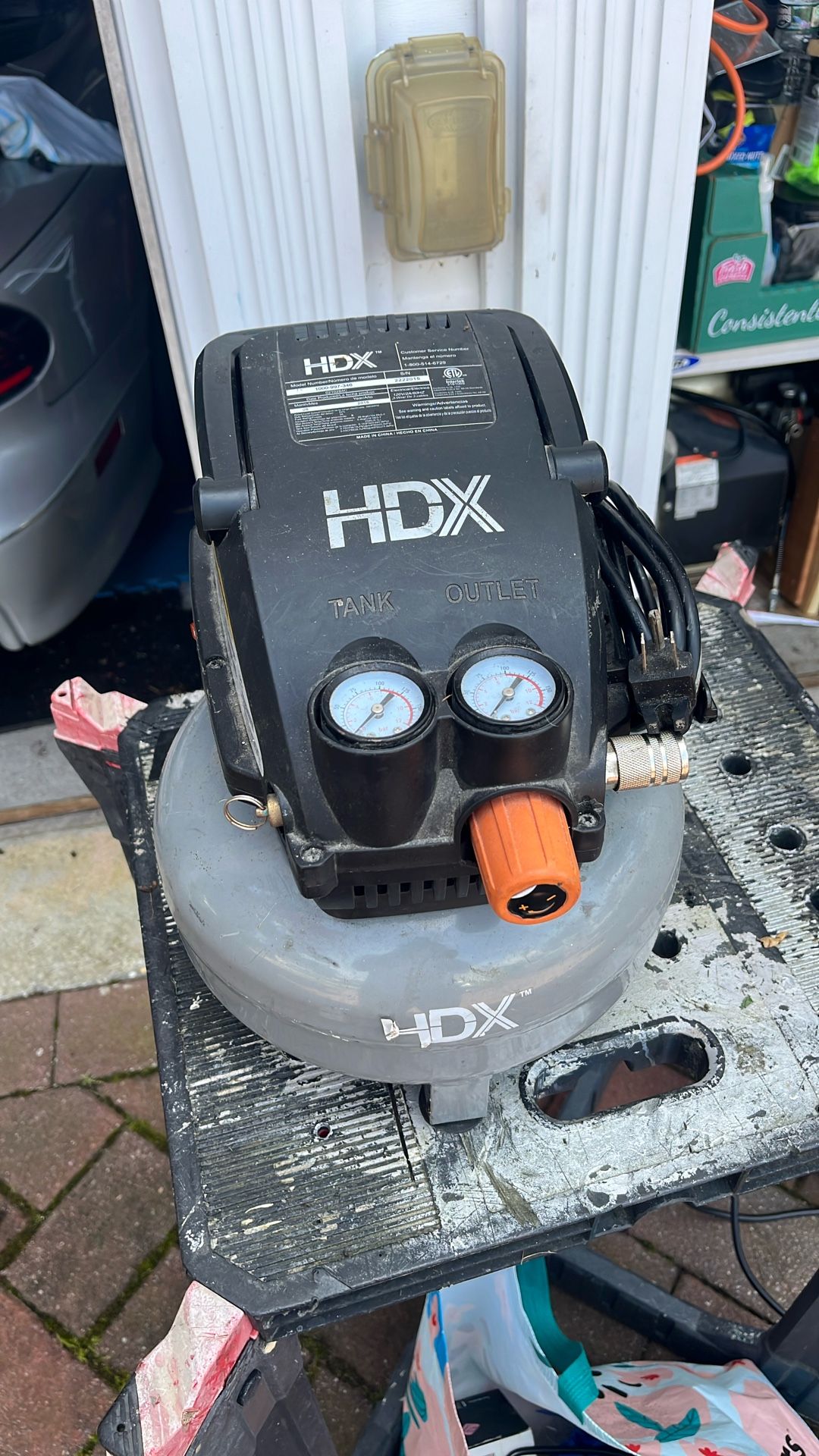 2 gallon HDX compressor great for blowing up Tires, pool floats, etc.