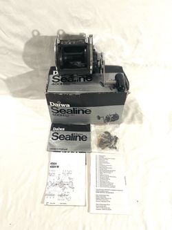 Like new mint condition with box, pole, clamp, and manual, Daiwa SeaLine 400H ocean fishing reel. Heavy action.