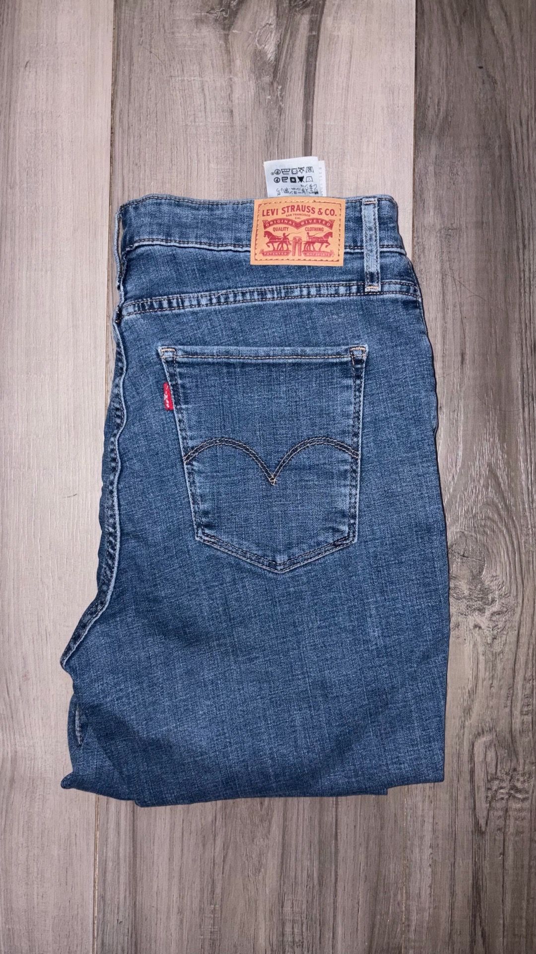 Women's Levi Jeans