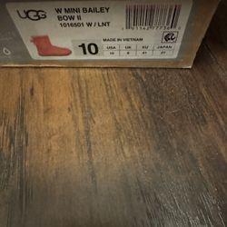 UGG Bailey Bow Size 10 Used Once