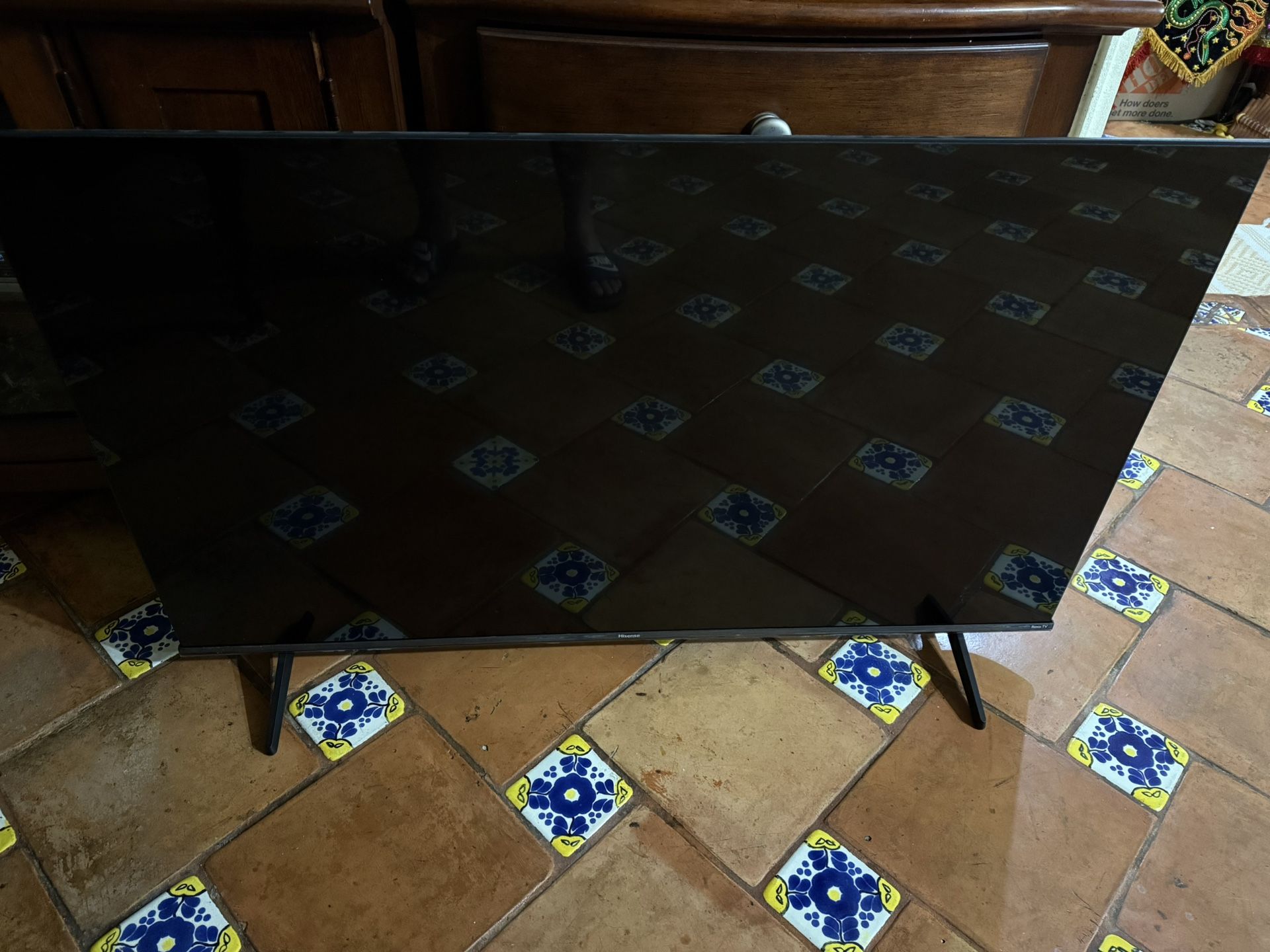 Hisense 50 “ Roku Basically New