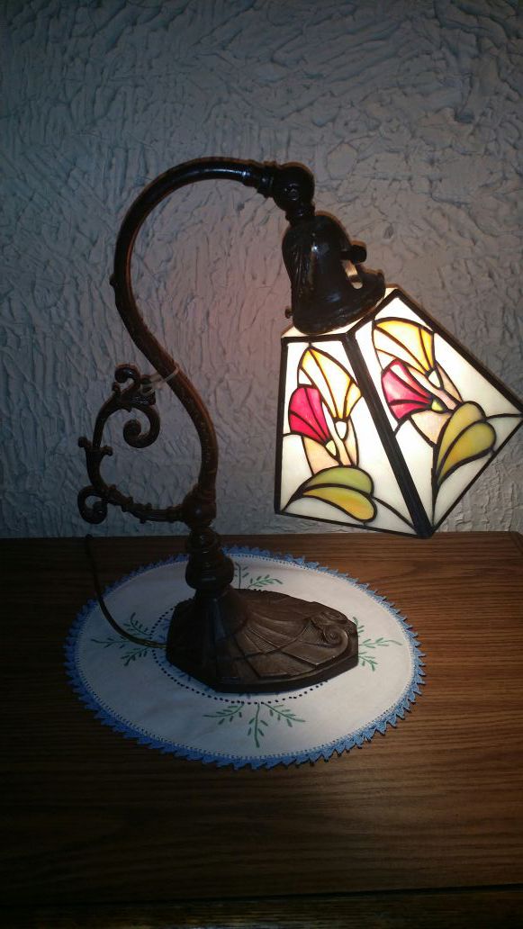 Antique Faries stained glass desk lamp.