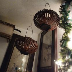 Lanterns And Pictures 