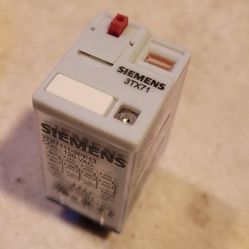 Siemens 3TX7111-3PF13 120 VAC 6 Amp 4PDT Plug-In Relay