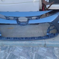 2020 - 2022 TOYOTA COROLLA LE FRONT BUMPER COVER GENUINE USED OEM.  Y1