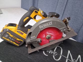Dewalt FLEXvolt 60v Circular Saw Brushless with Flex 20v to 60v Battery. both in Great Condition