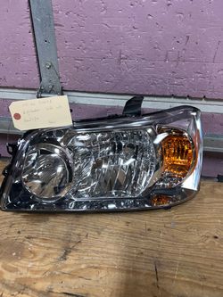 04-06 Toyota Highlander Left Side Headlight OEM