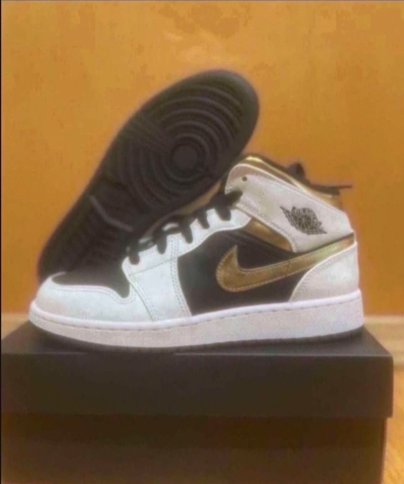Nike Air Jordan 1 Mid GS White Gold Size 5Y/6.5W Brand New
