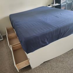 Full Bed With Storage Space