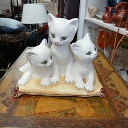 Vintage Italian Pottery 3 Kittens on Pillow Figurine White Cats Green Eyes