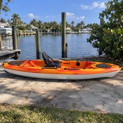 BANDIT 100 NXY Sit-On-Top Kayak – Great Condition - PADDLES INCLUDED