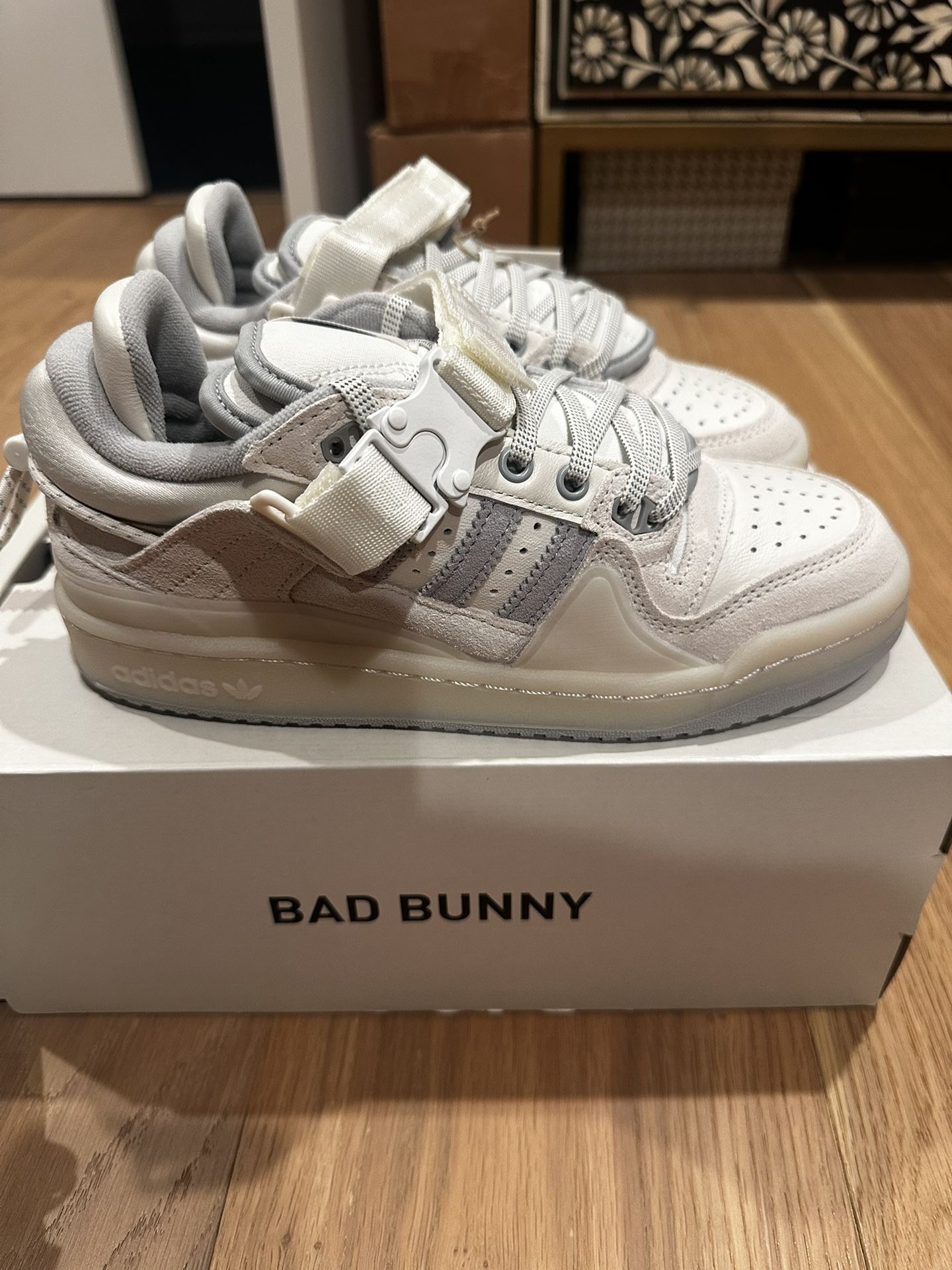 💯 Authentic DS Adidas Bad Bunny Last Forum Buckle Low White Sz 4 1/2 Women 5 1/2