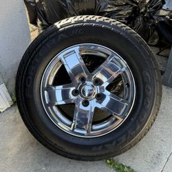 Goodyear Fortera HL tire P245/65R17 with Jeep chrome rim
