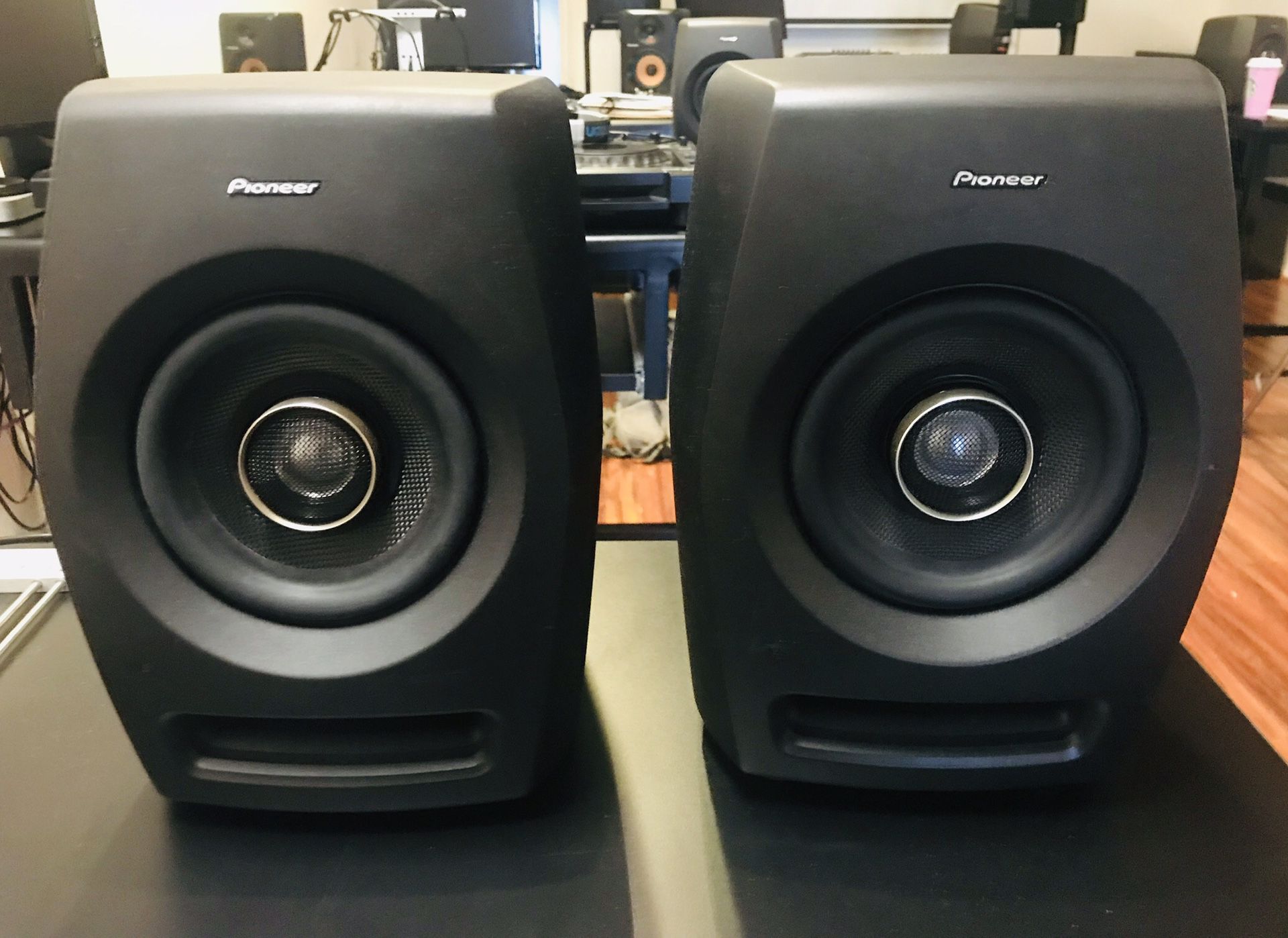 Pioneer RM-05 Professional Studio Monitor Speakers (PAIR)