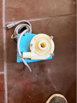 This is a Little Giant 3E-12R Submersible/In-line Pump (Catalog No. 505003).