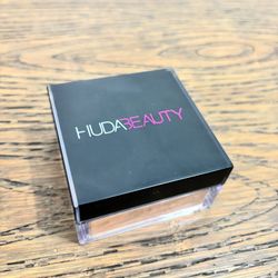 Huda Beauty make Up Setting Powder