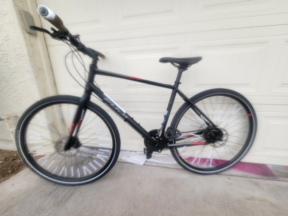 FUJI ABSOLUTE 1.9 Road Bike