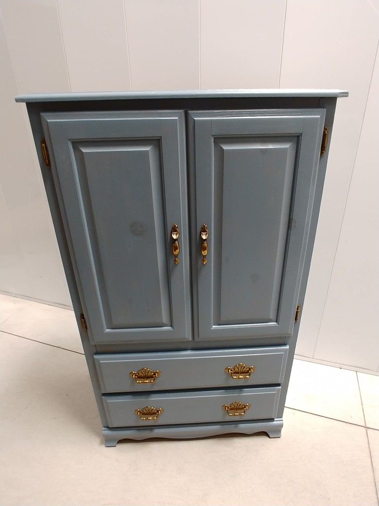 Dresser. Delivery Available 