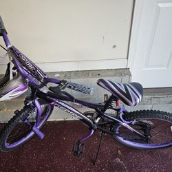 Girls 20 Inch Bike With Helmet