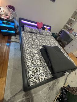 Queens size bed