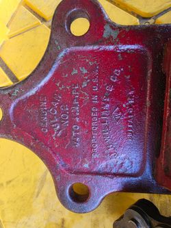 Pipe bench chain vise