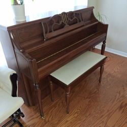 Upright SAMICK PIANO