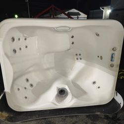 3 Person Spa With Lounge 