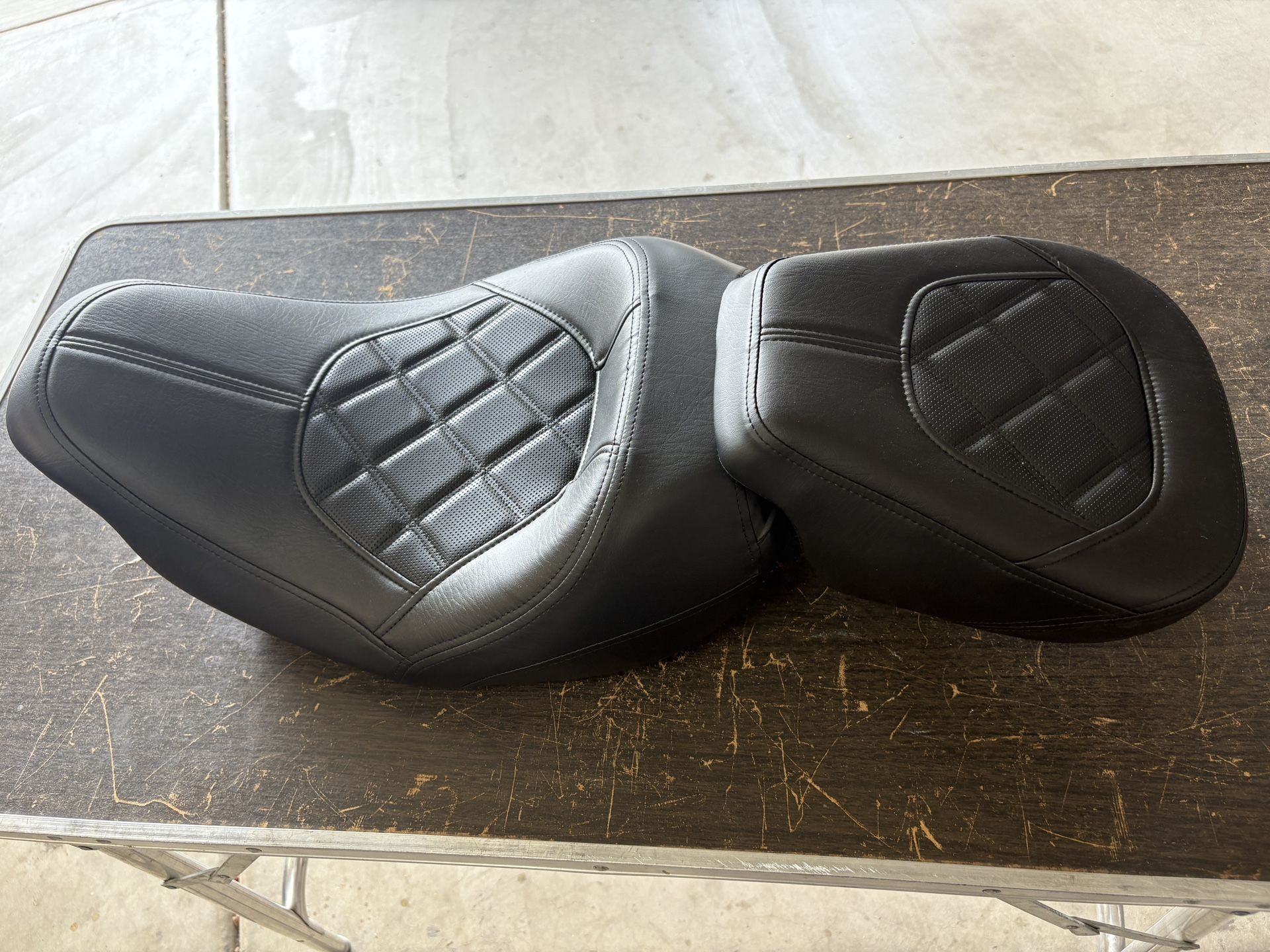 Harley 09-23 FL Touring Models Low Profile Seat