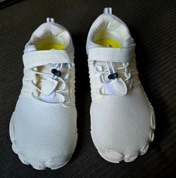 Sport shoes women size 10W