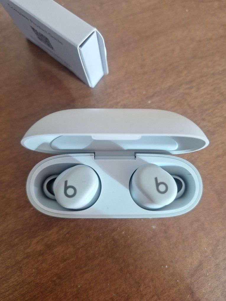 BEATS Studio Earpods NEW