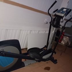 ELLITICAL WORKS  GOOD  PERFECT  CONDITION 