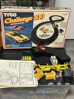Vintage COMPLETE Tyco Electric Racing HO Scale Slot Car Set Toy 