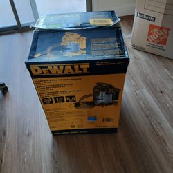 Dewalt Stainless Steel Wet/dry Vacuum 38L/10 Gallon