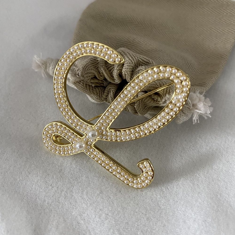 Shaped Letter With Pearl Brooch Gold 