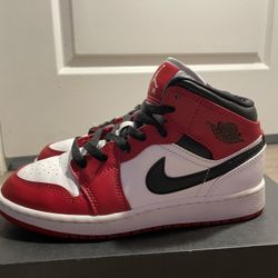 Jordan 1 Mid Chicago (2020) 