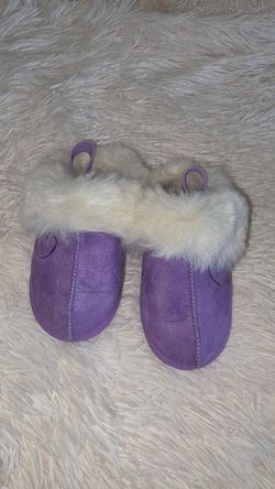Tahari Furry Slippers 6C