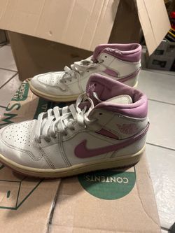 Size 6.5 Nike Women's Air Jordan 1 Mid Strawberries & Cream
