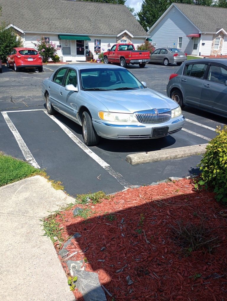 2001 Lincoln Continental