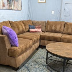 🛋️💥 3 Pieces Sectional 💥 Free Delivery And Financing Available!