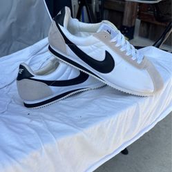 Rare White Nylon Nike Cortez Size 9