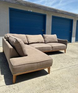 Macy’s Midcentury Modern Sectional Couch 🛻Delivery Available🛻
