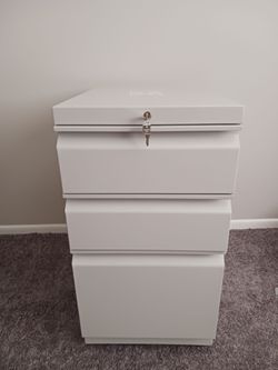 Flagship 3-Drawer Filing Cabinet with Lock