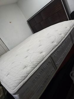 King size mattress in good condition PICK UP ONLY