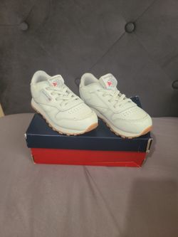 Reebok White Shoes Size 10