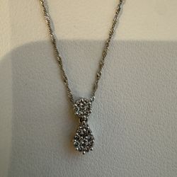 14k White Gold Necklace With Diamonds