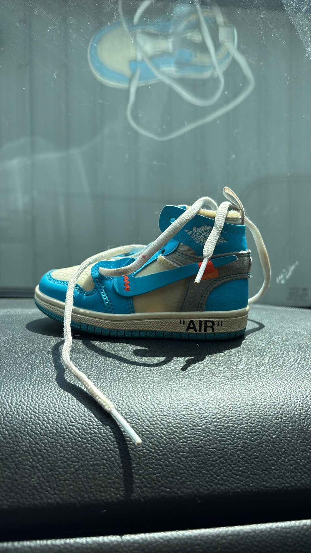 2018 Off-White x Air Jordan 1 Retro High OG 'UNC' Size 6c