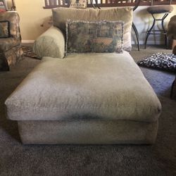 6 Foot Lounge  / loveseat chair.  Taupe. 